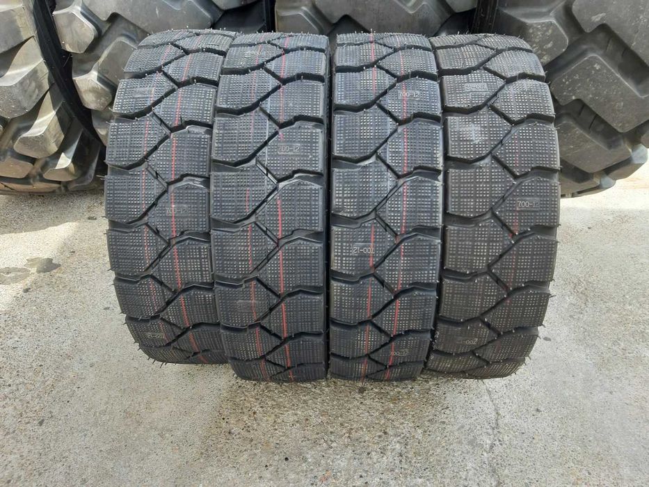Anvelope noi motostivuitor 7.00-12 livare garantie cu camera 14pr