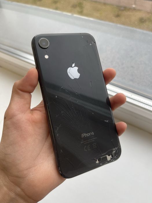 iPhone xr разбитый на 64 gb