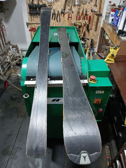 Service schiuri și snowboard