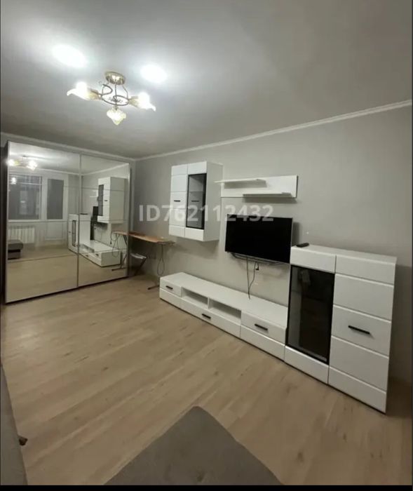 Продам стенку почти новую, скол и царапин нет