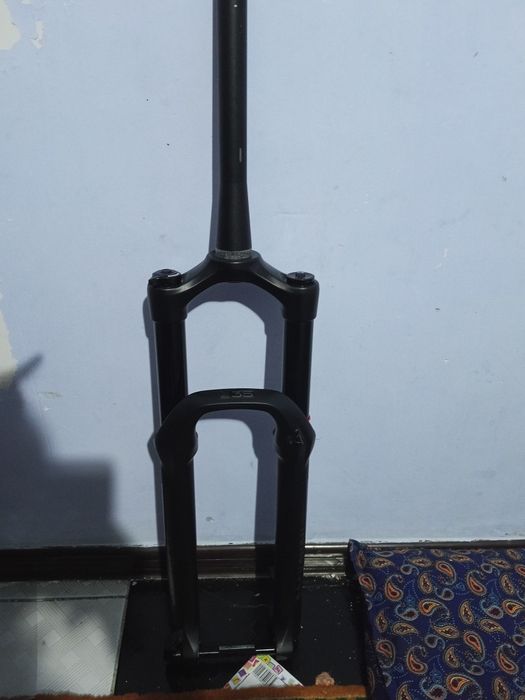 Продам новую воздушную вилку Rock Shox 35