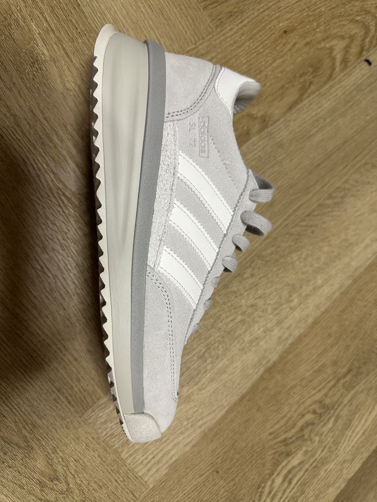 НОВИ Adidas маратонки размер 40, 2/3