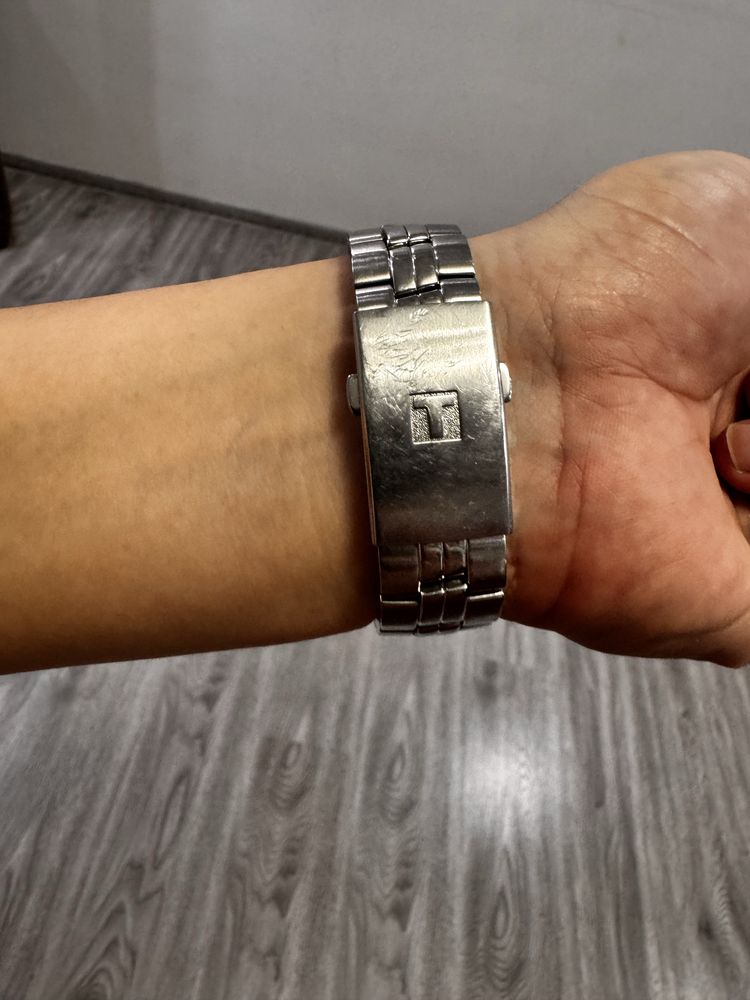 Продам Tissot PR100