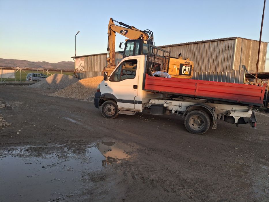 Транспортни услуги със самосвал до 3 тона.