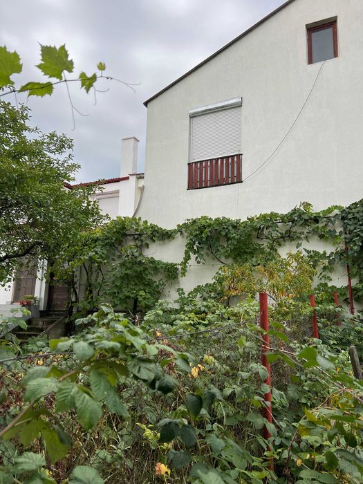 Reghin, ultracentral, apartament 4 camere, in vilă înșiruită