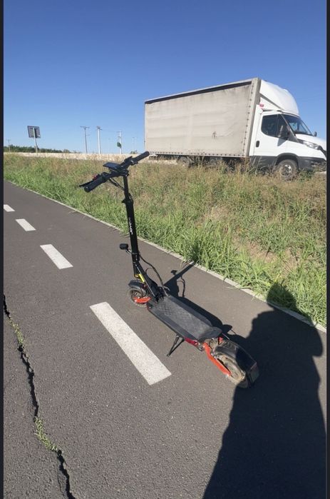 Vand Schimb trotineta electrica Joyor T 10  nawa luata de o luna