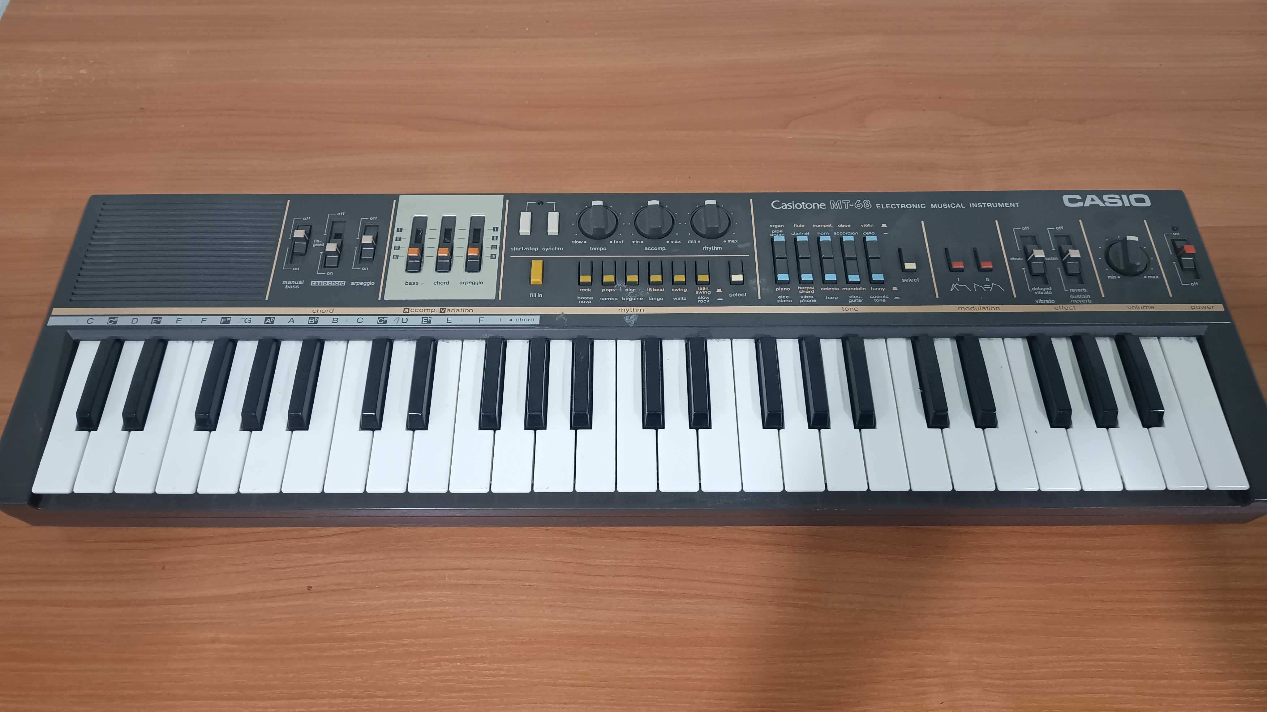 Синтезатор CASIO Casiotone MT-68