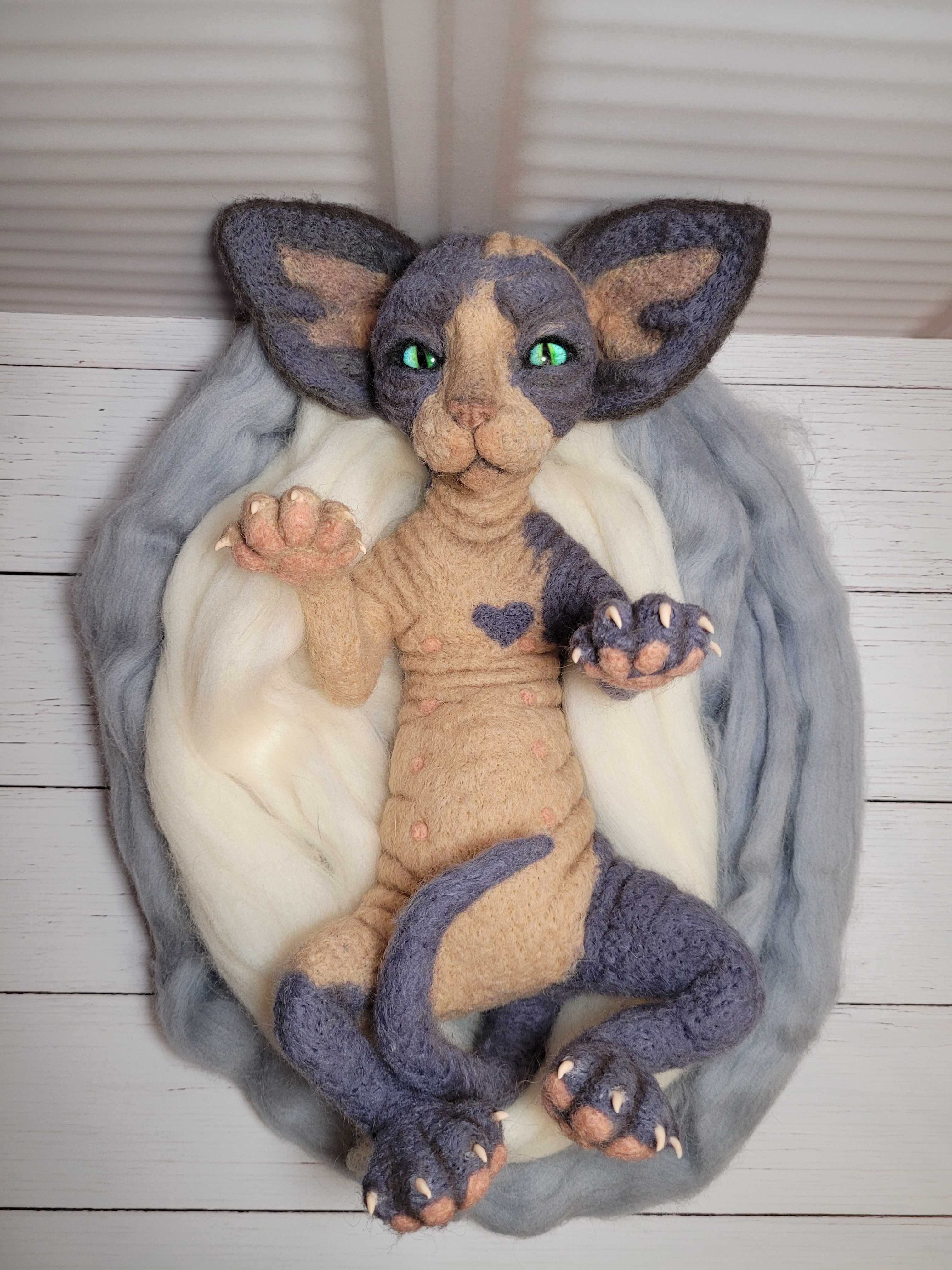 Интерьерная кошка из шерсти .сфиннкс.ручная работа