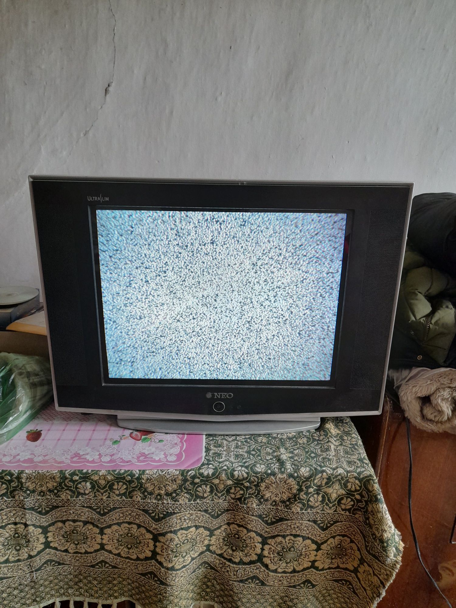 Телевизор нео, работает
