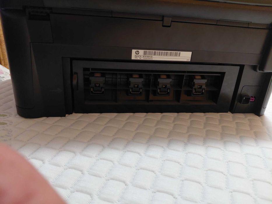 Продавам принтер hp Photosmart Plus