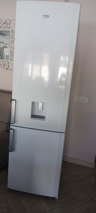 Frigider cu dozator Beko