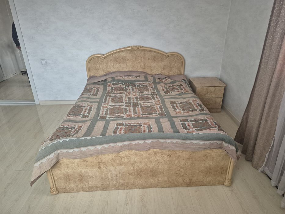 Продам спальный гарнитур
