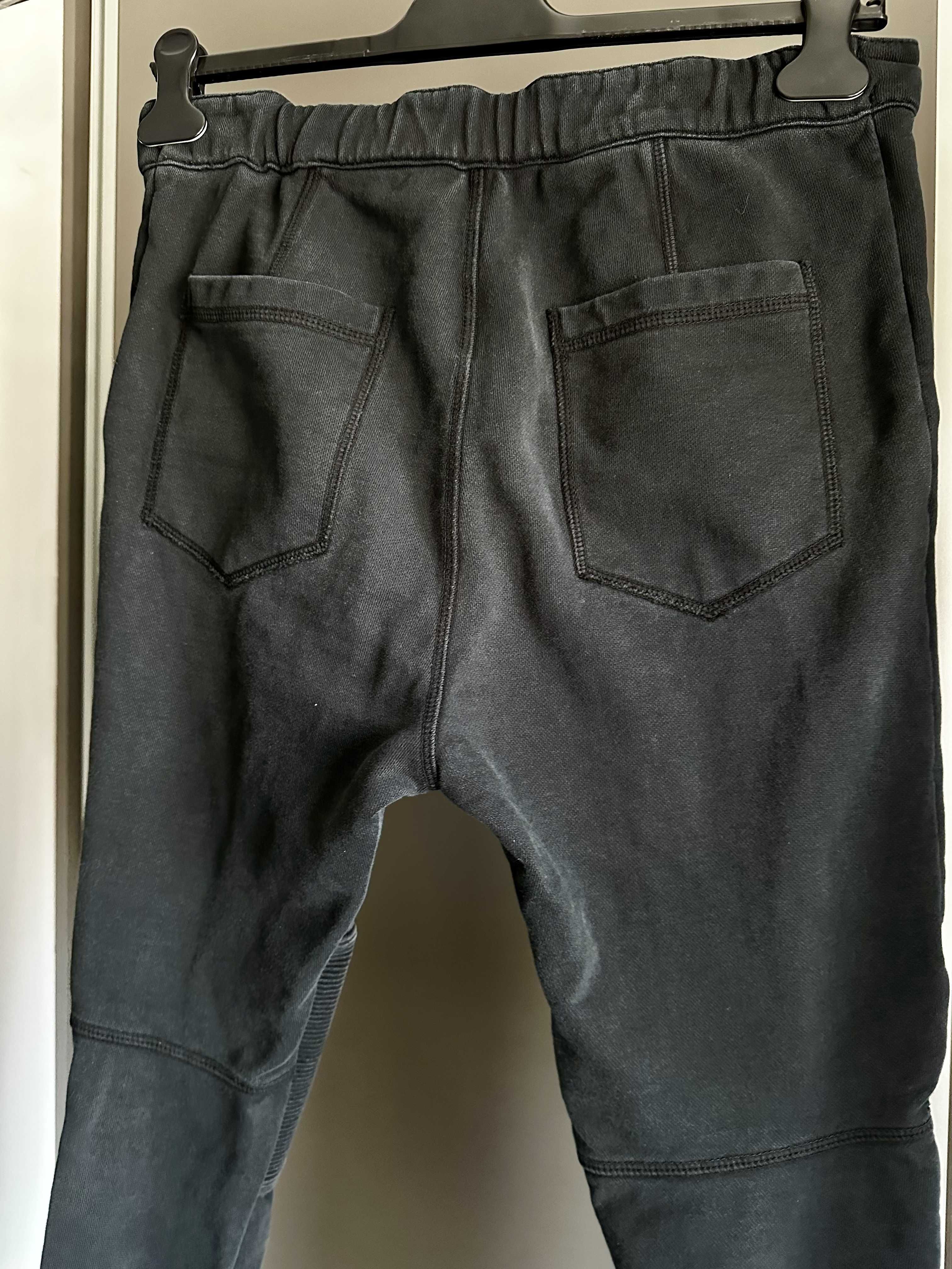 Оригинално долнище (joggers) на Dsquared2. Цвят черен. Размер М. ТОП