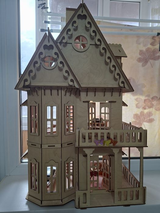 Продам кукольный домик с мебелью