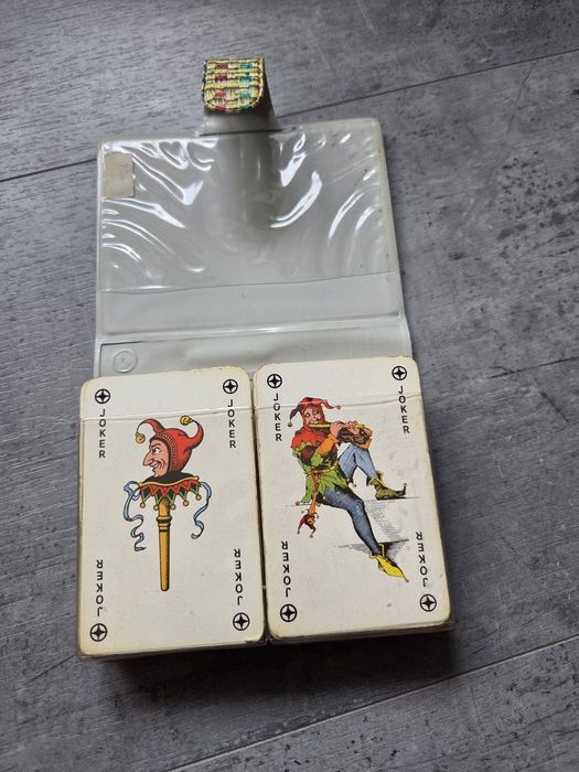 Стари карти за игра f.x. schmid 2 тестета по 52 карти и 3 жокера