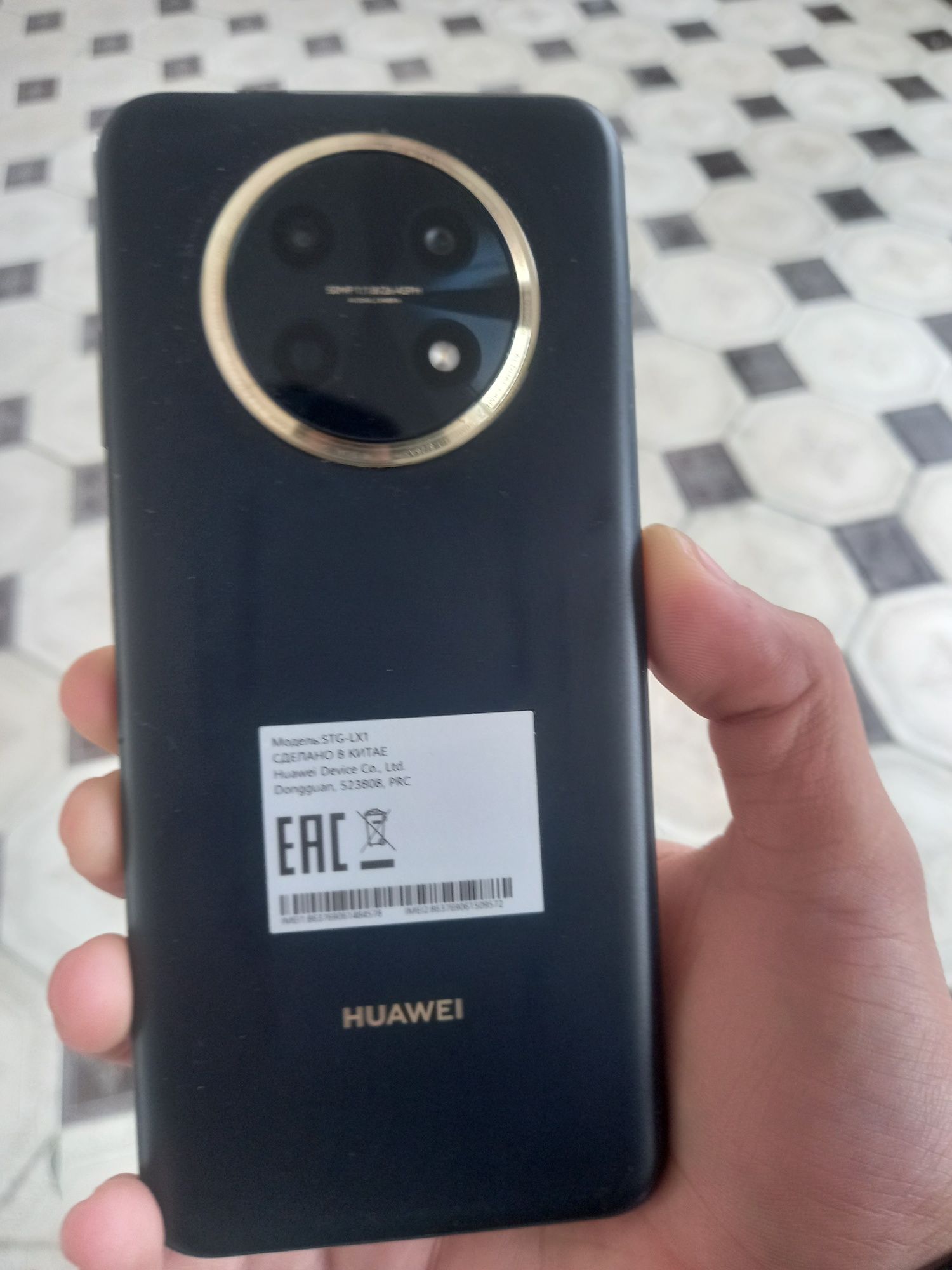 Huawei nova y91.   .