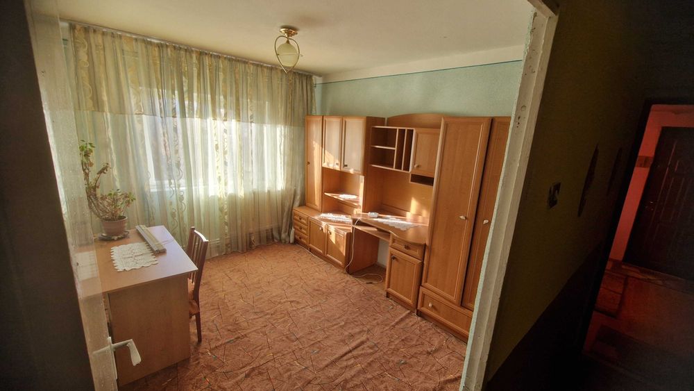 Vand apartament 3 camere, 68 mp, et. 4, decomandat, acoperis!!!