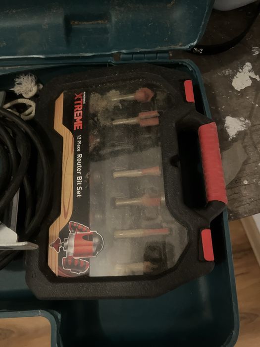 Ъглова фреза Makita 3707f с комплект свредла