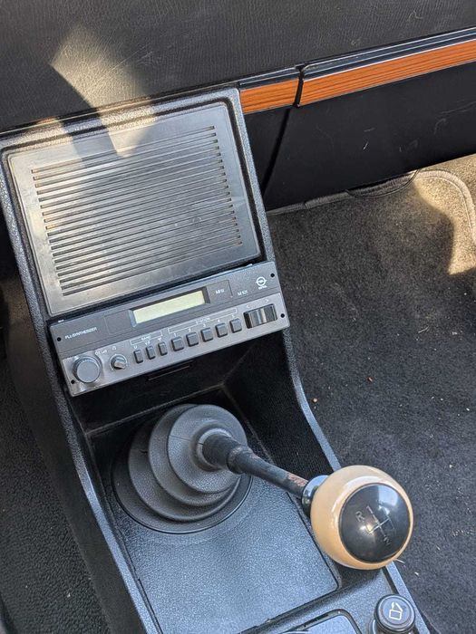 Opel Rekord D (1974) – Restaurat complet, 2.0 benzină, stare excelentă