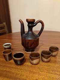 Стари керамични чаши и кана