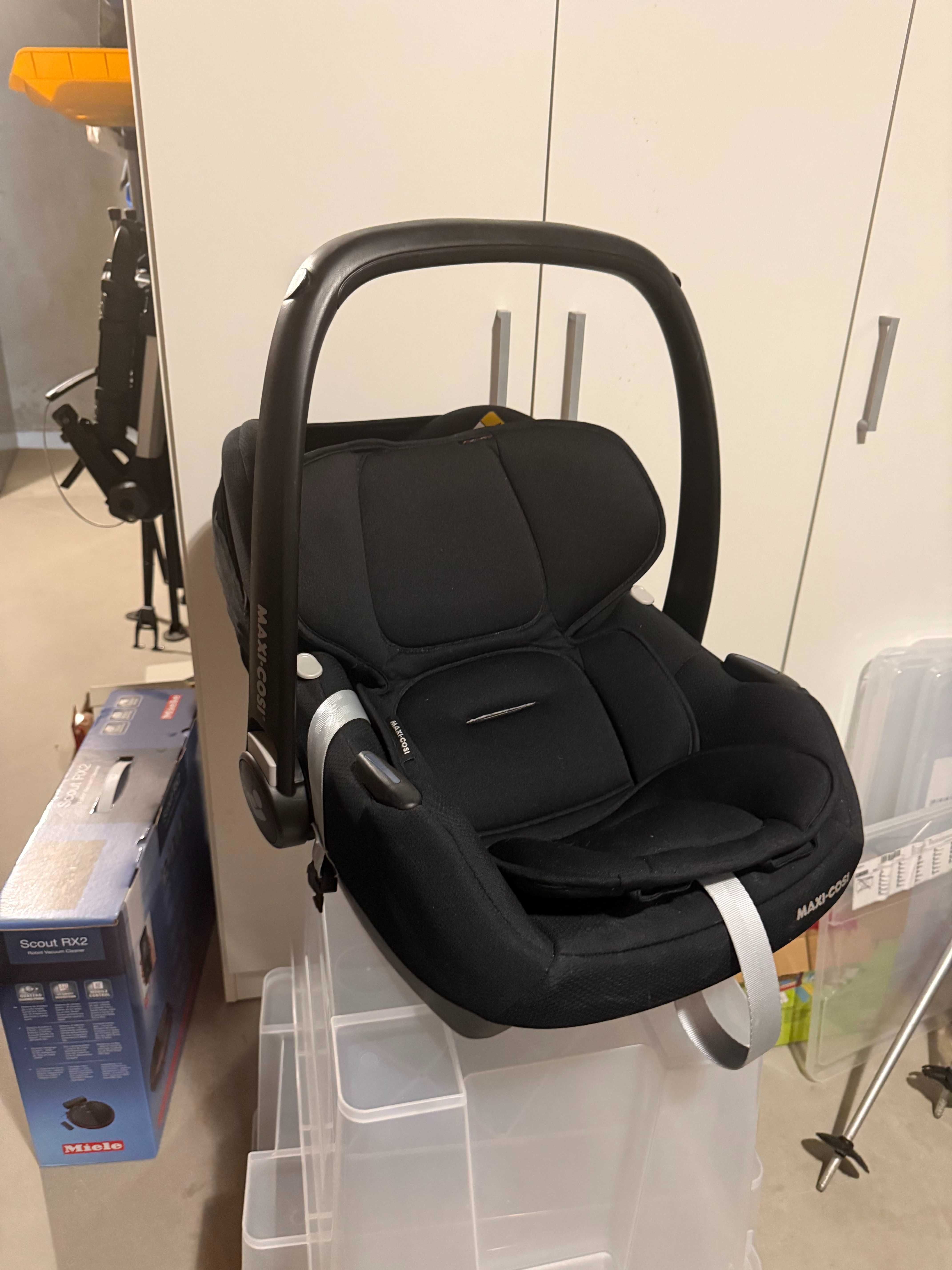 Maxi Cosi столче и база за кола