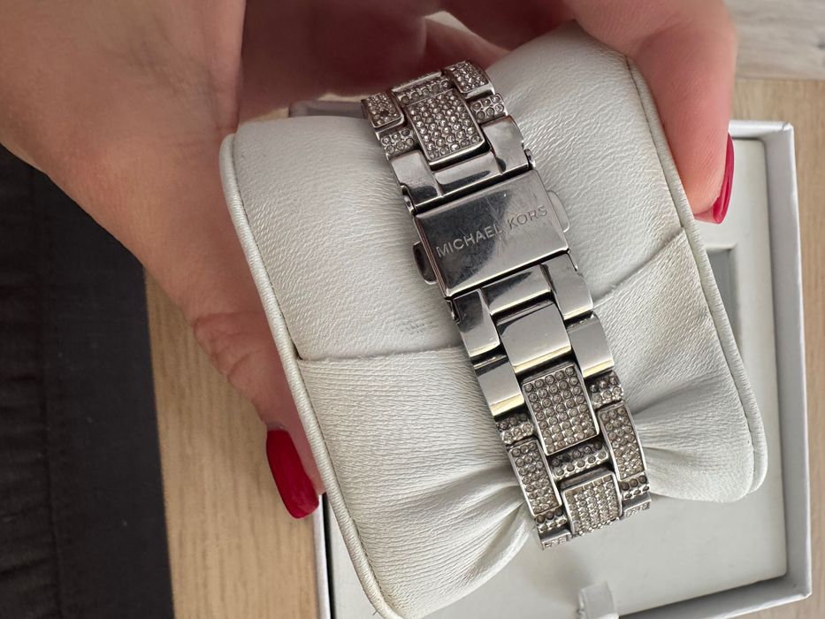 Смарт часовник Michael Kors