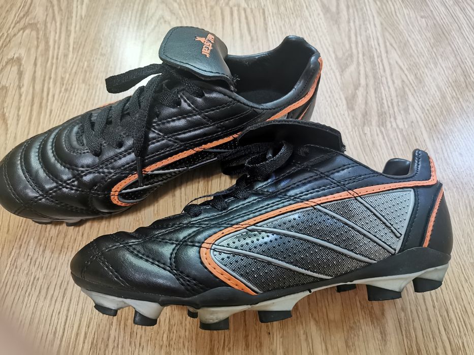 Детски спортни бутонки