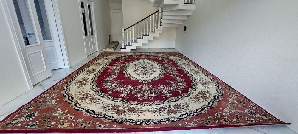 Гилам сотилади Хукмдор 5х4 2та бор