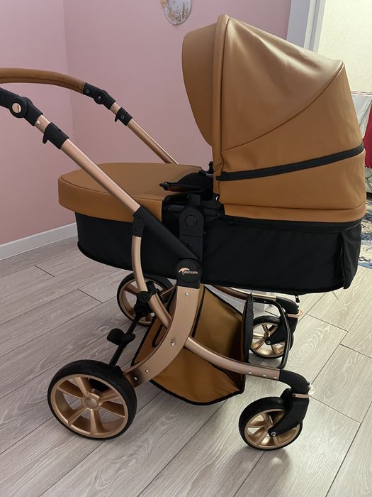 Продам коляску 2 в 1 в идеальном состоянии. Экокожа