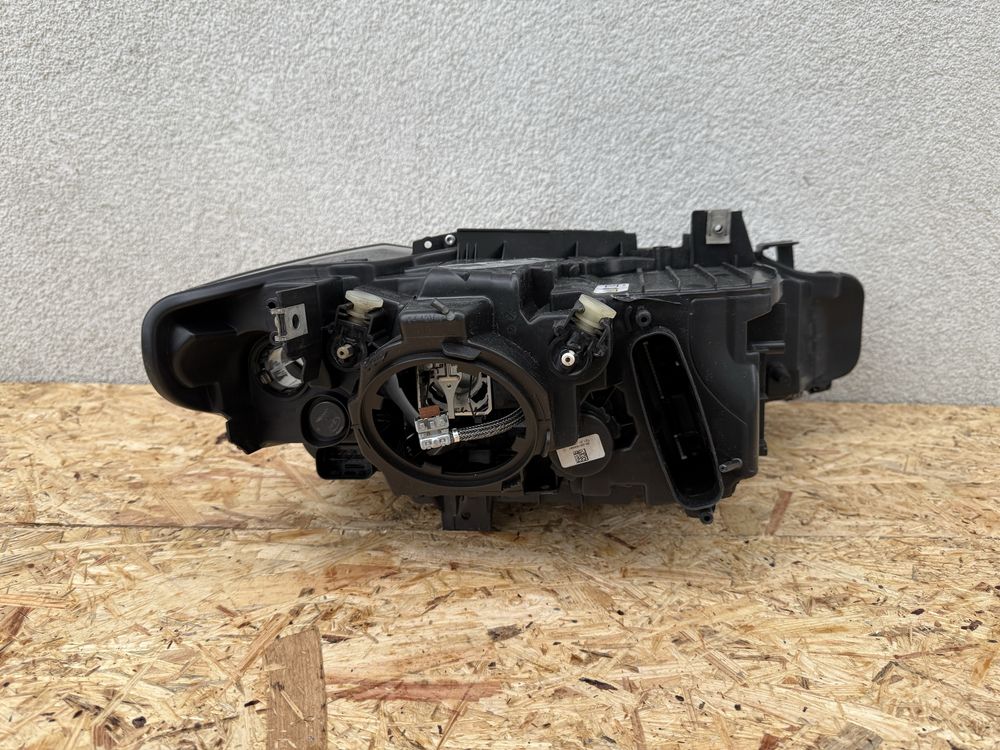 Far stanga BMW Seria3 F30 F31 Xenon Original Europa
