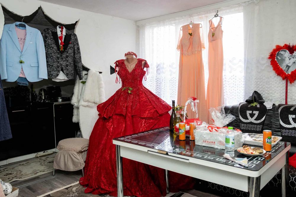 Годежна рокля със корона