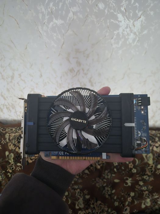 видеокарта gigabyte GTX 550 Ti