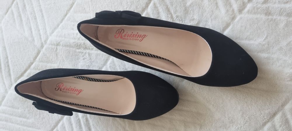 Продаются элегантные женские туфельки