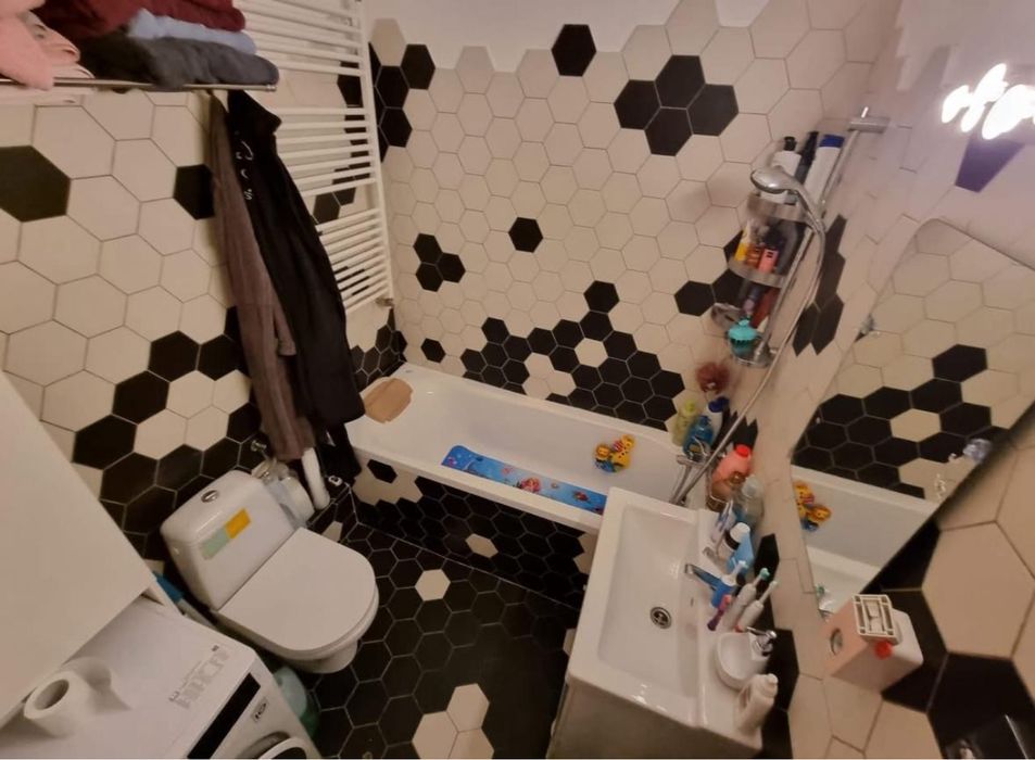 De inchiriat apartament 3 camere