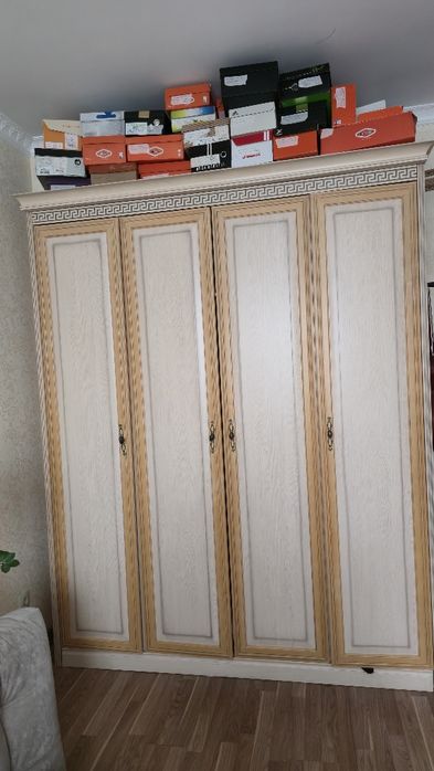 Шкаф спальный плательный