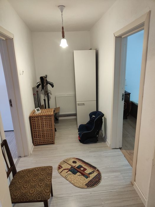 Închiriez casă 3 camere