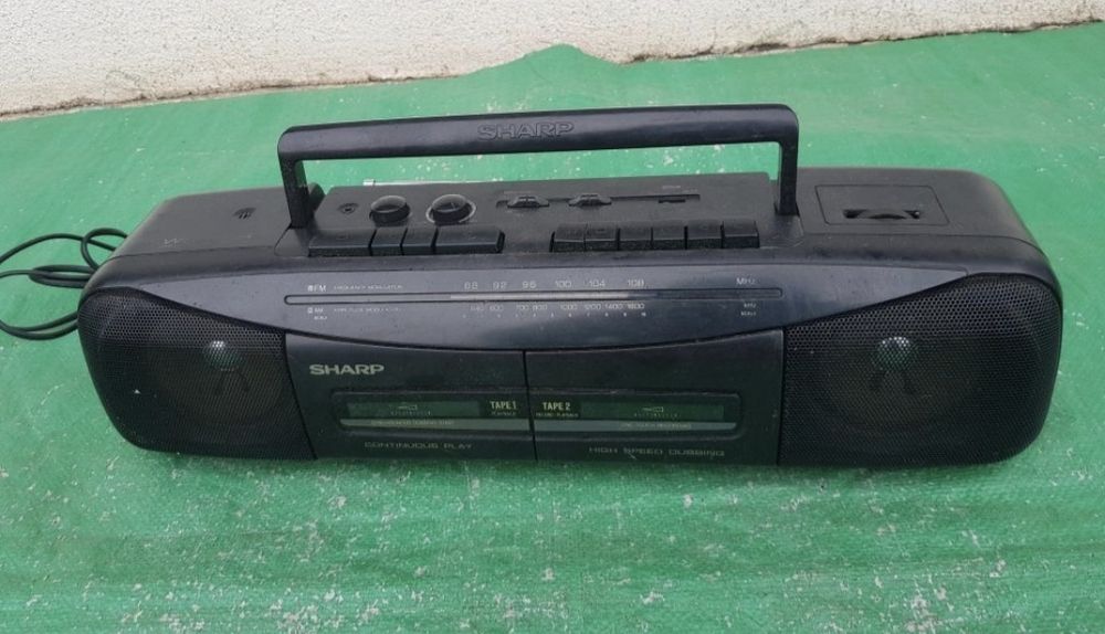 Radio Casetofon marca Sharp , model WQ-284H