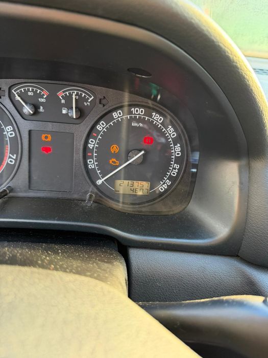 Skoda Octavia break An 2002
Motor 1.6 mpi
214 000 km reali
Masina este