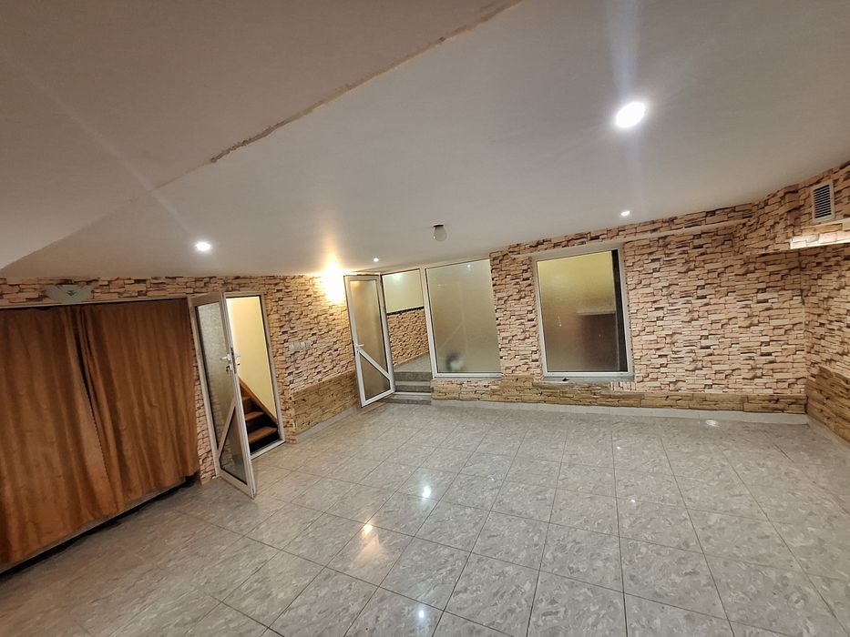 Апартамент .62 кв. Колхозен пазар.