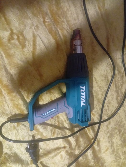 Работи перфектно без гаранция е но е много мощен Пистолет за горещ въз