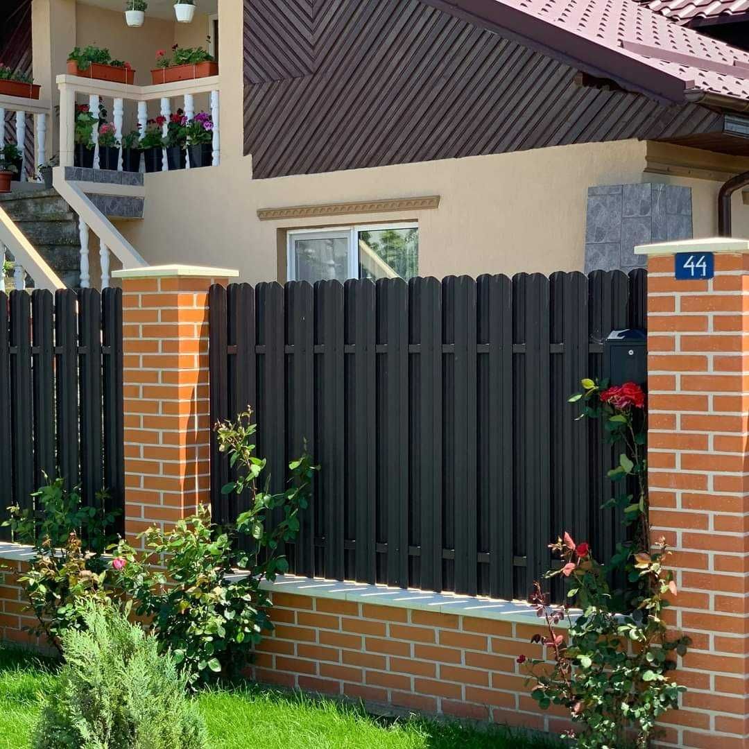 Garduri din panouri stil jaluzele, sipca metalica, tabla, plasa si BCA