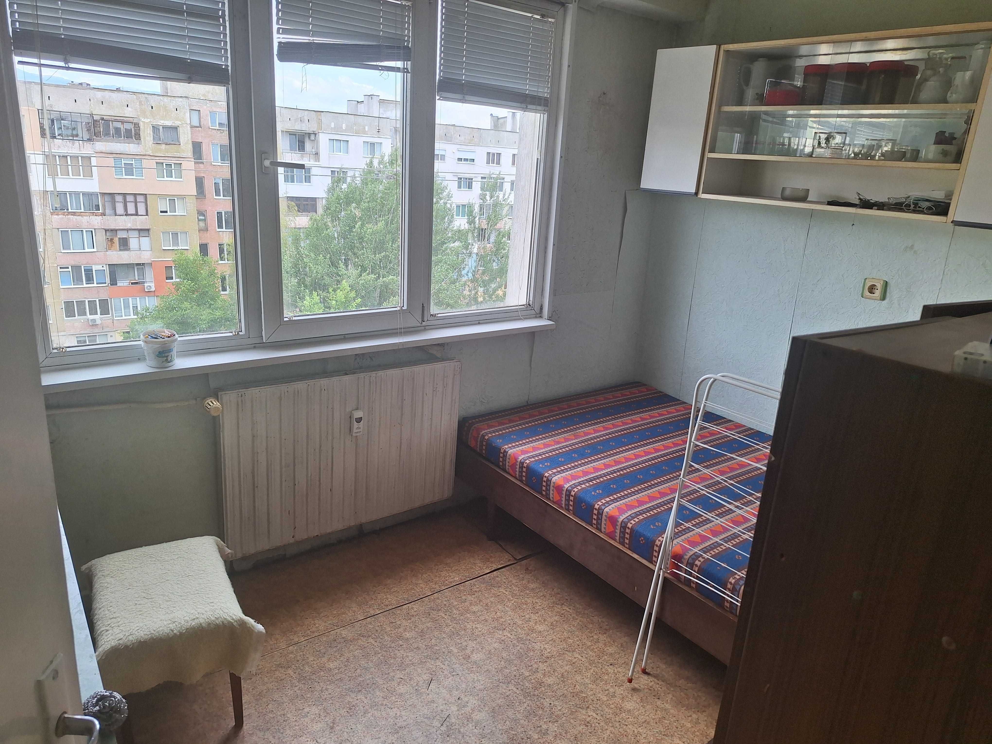 Продавам гарсониера, преустроена в двустаен в кв. Изток