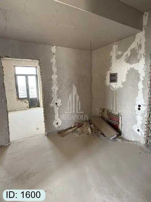 Sharq 1 da 3 xona kvartira sotiladi №1600