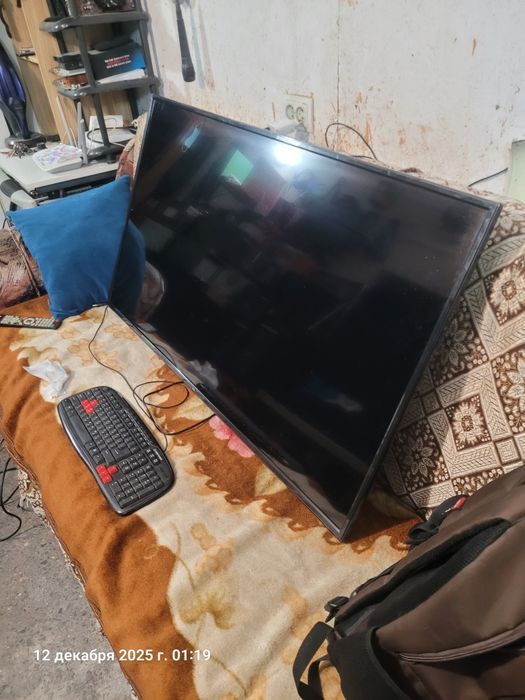 Телевизор ARG смарт 50 диагональ 130 см с кронштейном