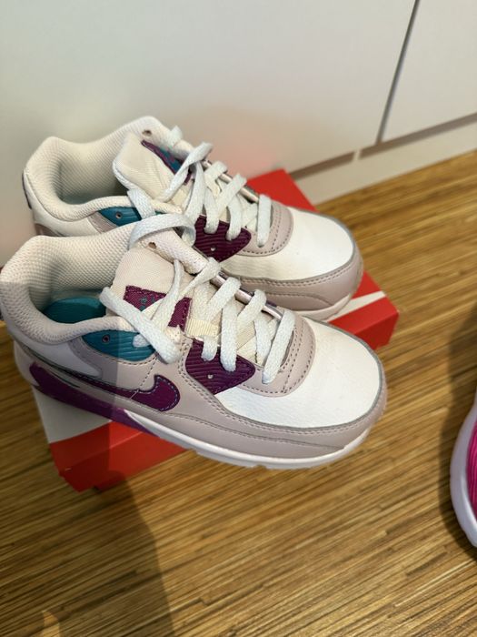 Изключително запазени детски обувки NiKE