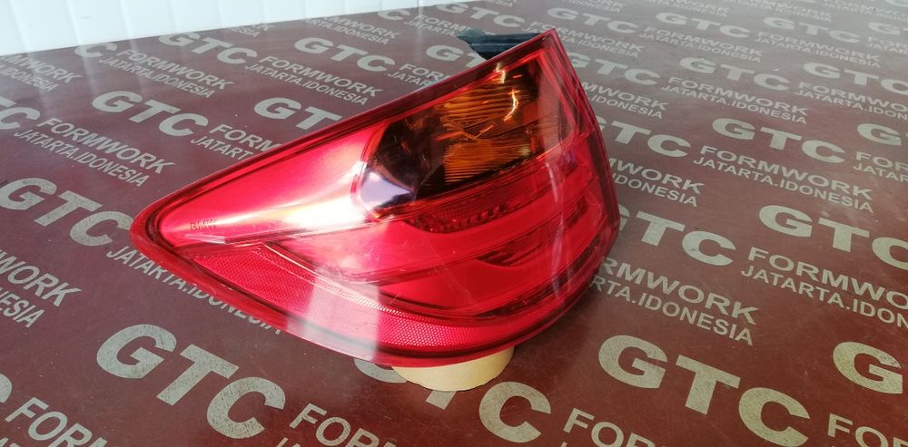 2 броя ляв стоп BMW 3 F31 (2011-2019)