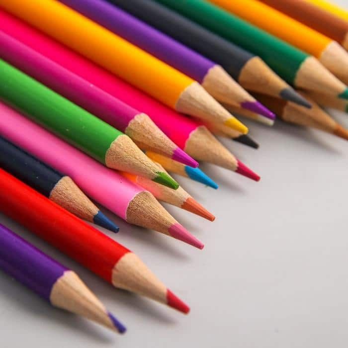 Точу карандаши простые и цветные