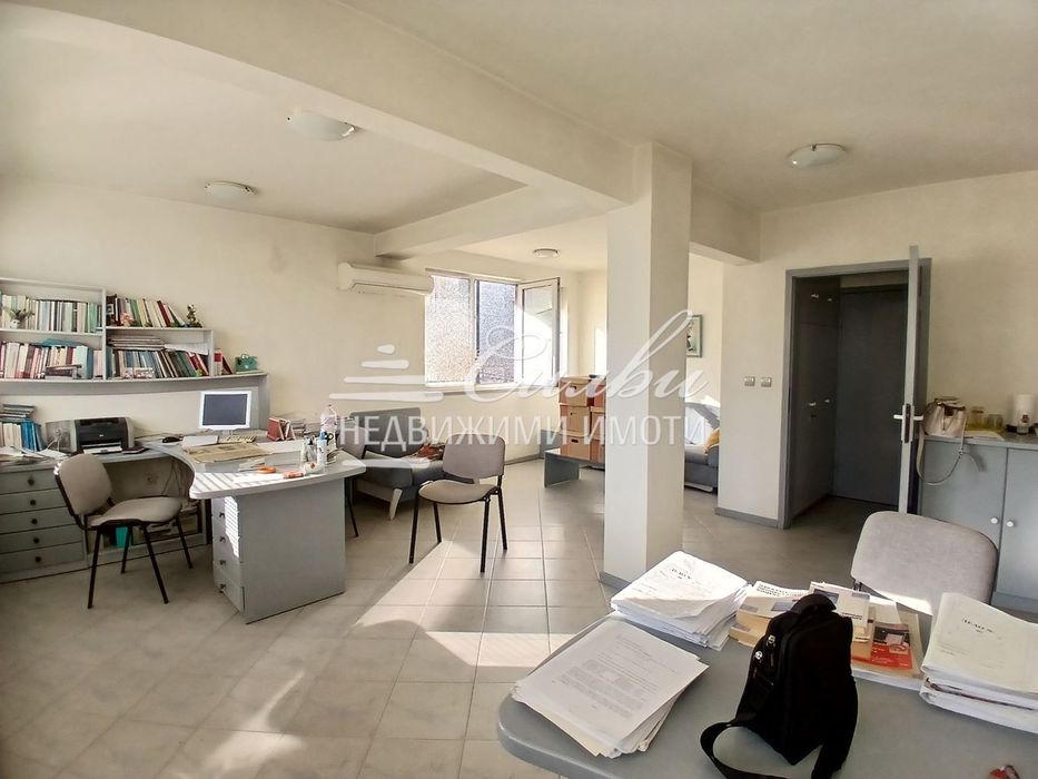 Офис в ТУХЛЕНА сграда - кв. Център!