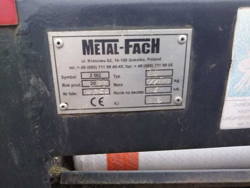 Рулонный польский пресс-подборщик Metal Fach Z562