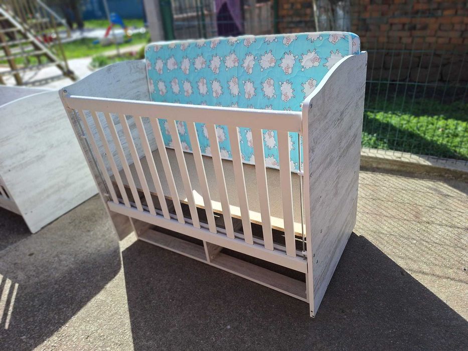 Детски кошетки с люлеещ механизъм и обикновен